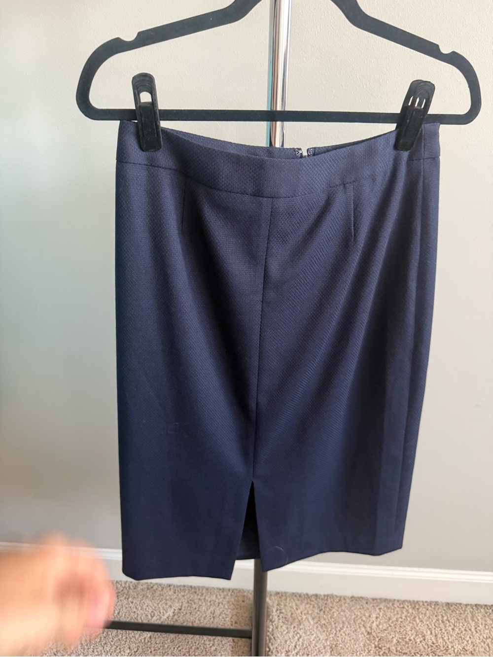 Reiss Hallie Textured Pencil Midi Suit Skirt in Navy - Picture 4 of 9